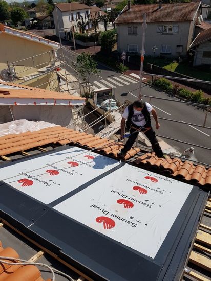 Pose de capteurs solaire en intégration de toiture